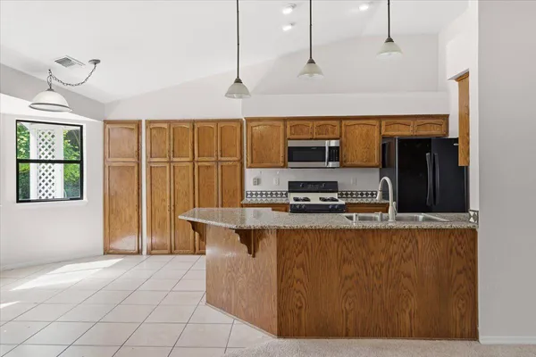 $449,000 | 2752 Summerbreeze Place, Redding, CA 96001