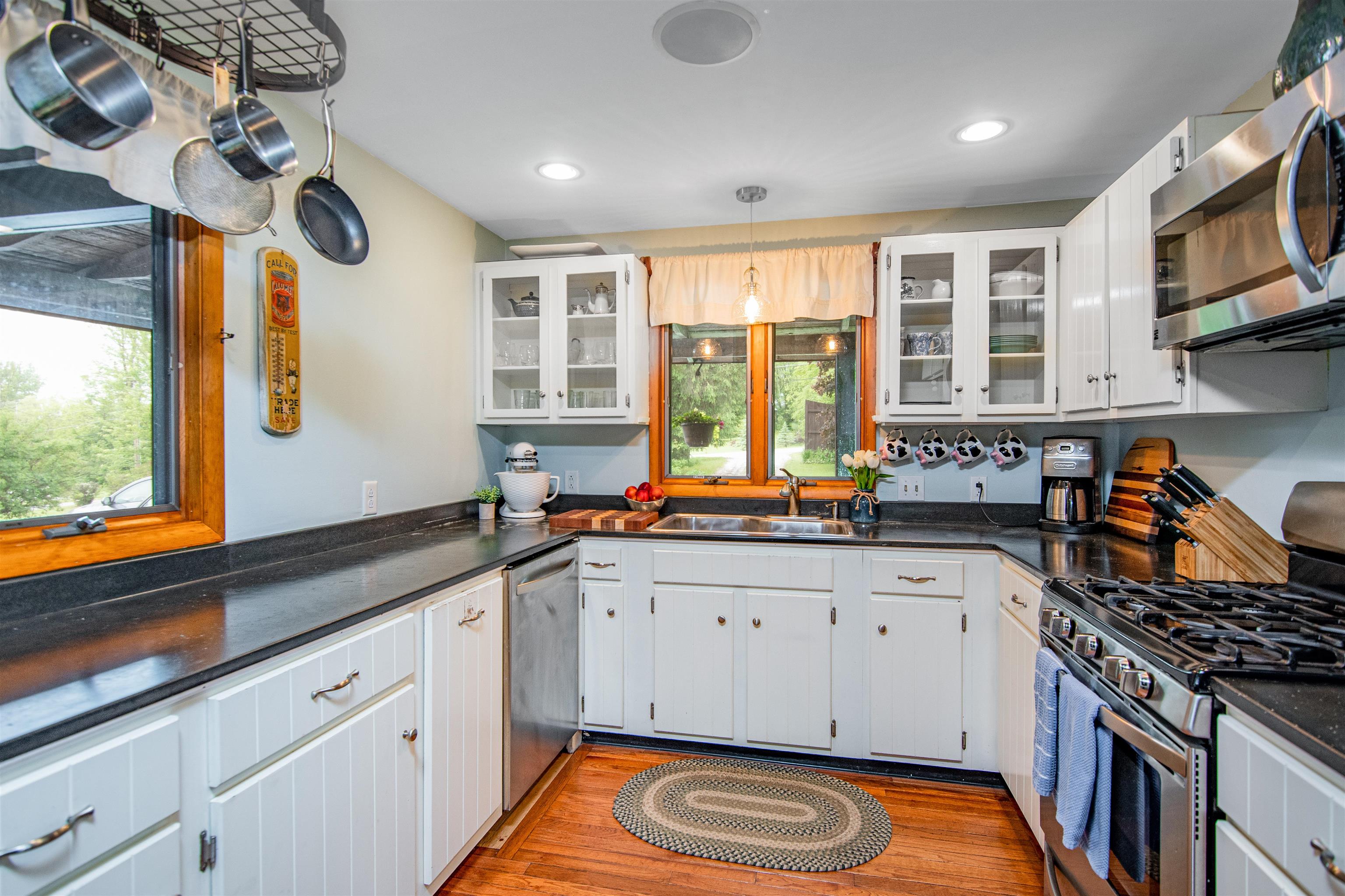 330 Richmond Road Hinesburg, VT 05461 - Photo 4 of 40 Gallery Image 4