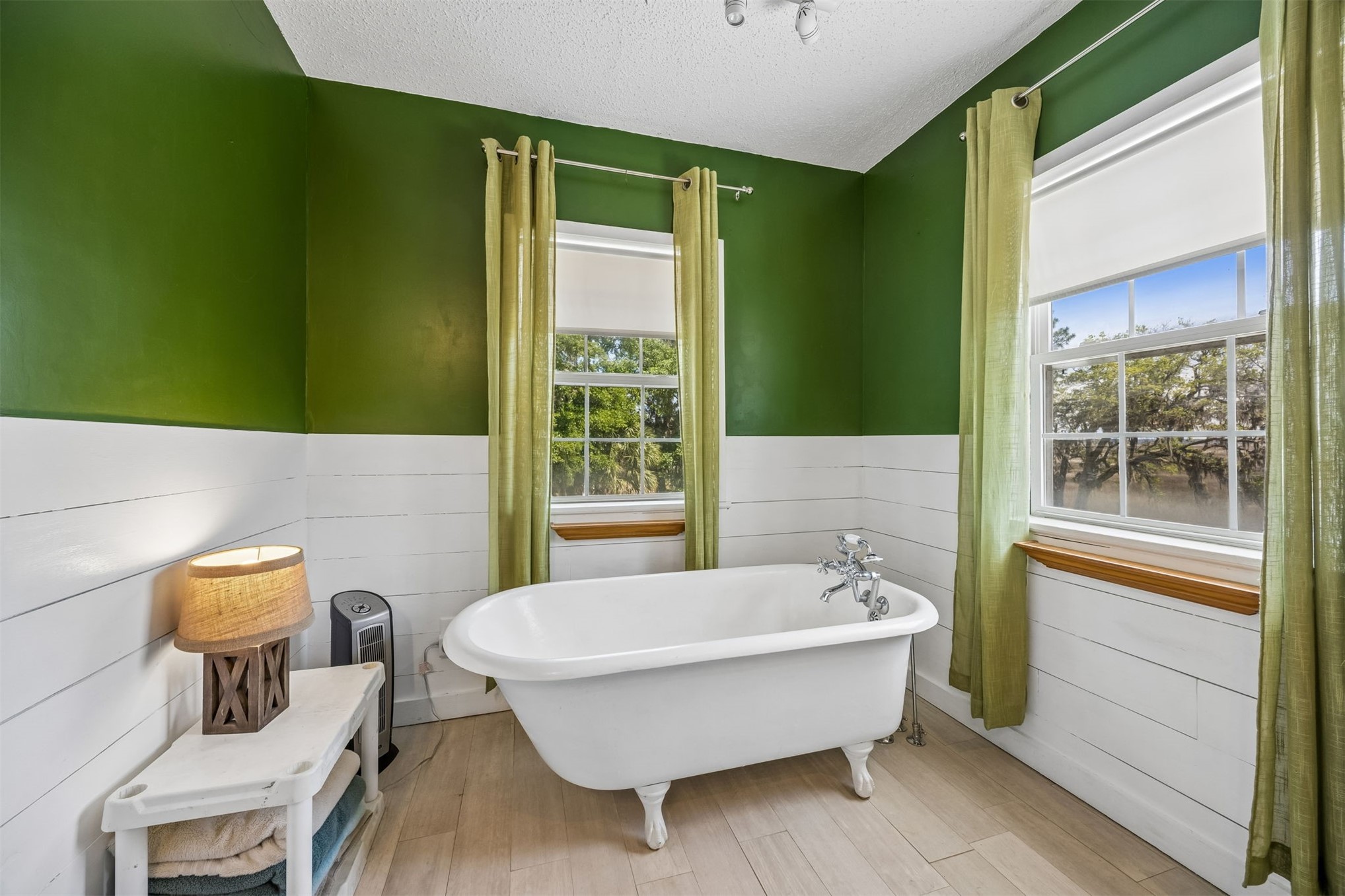 85013 Avant Road Yulee, FL 32097 - Photo 13 of 46 a bathroom with a sink and a bathtub