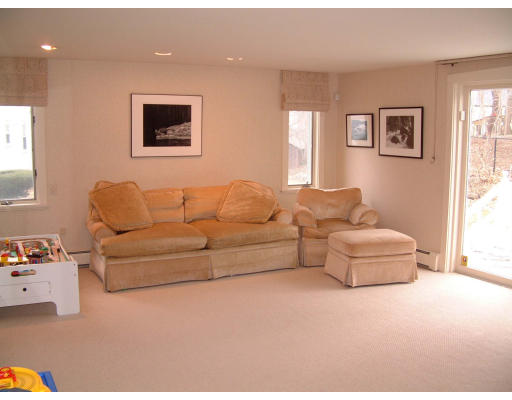 40 Hagen Road Newton, MA 02459 - Photo 3 of 8