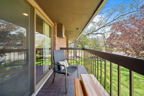 $295,000 | 1270 Wisconsin Street, Unit 211, Lake Geneva, WI 53147