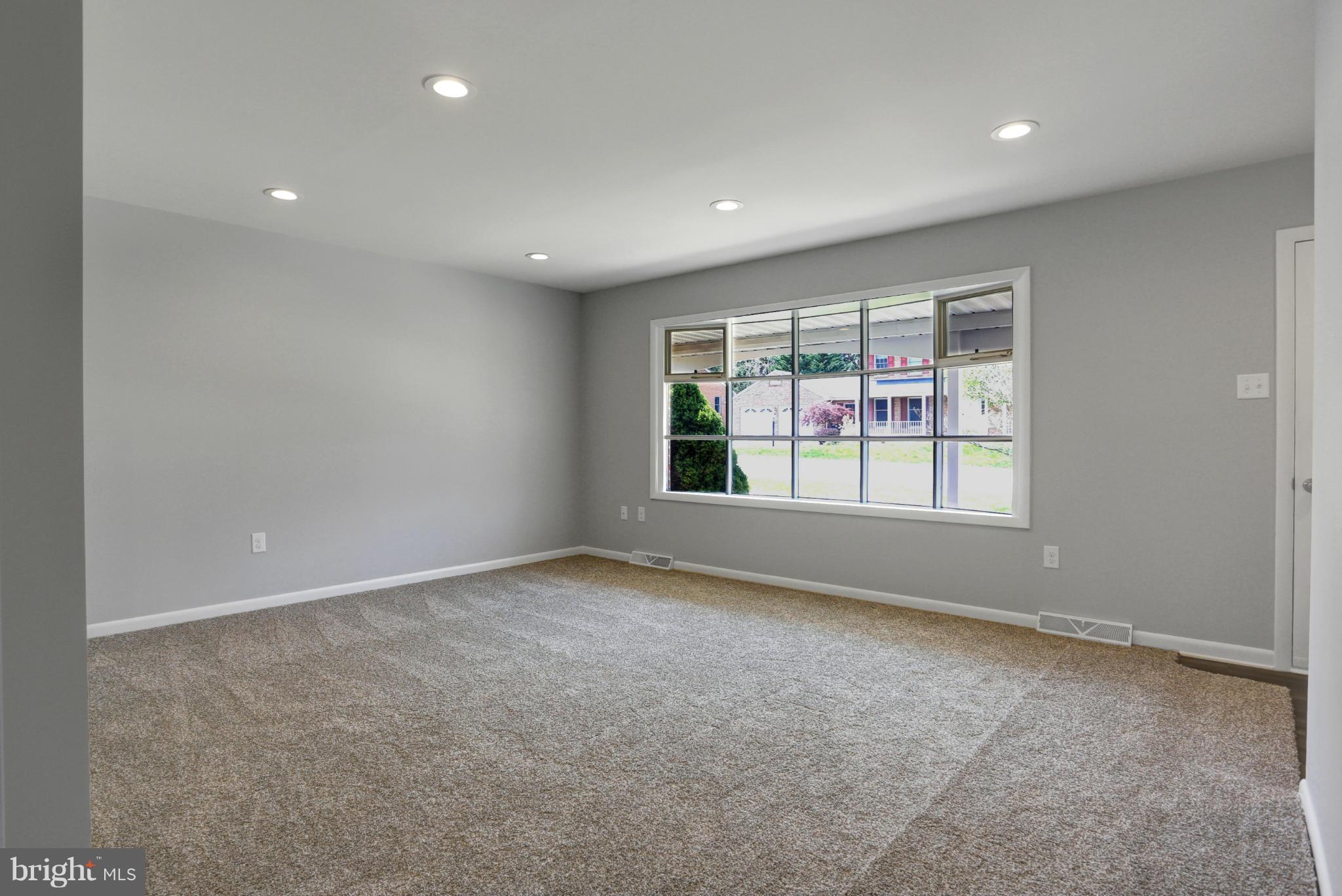 42 Stanford Road Hagerstown, MD 21742 - Photo 9 of 29 Living Room