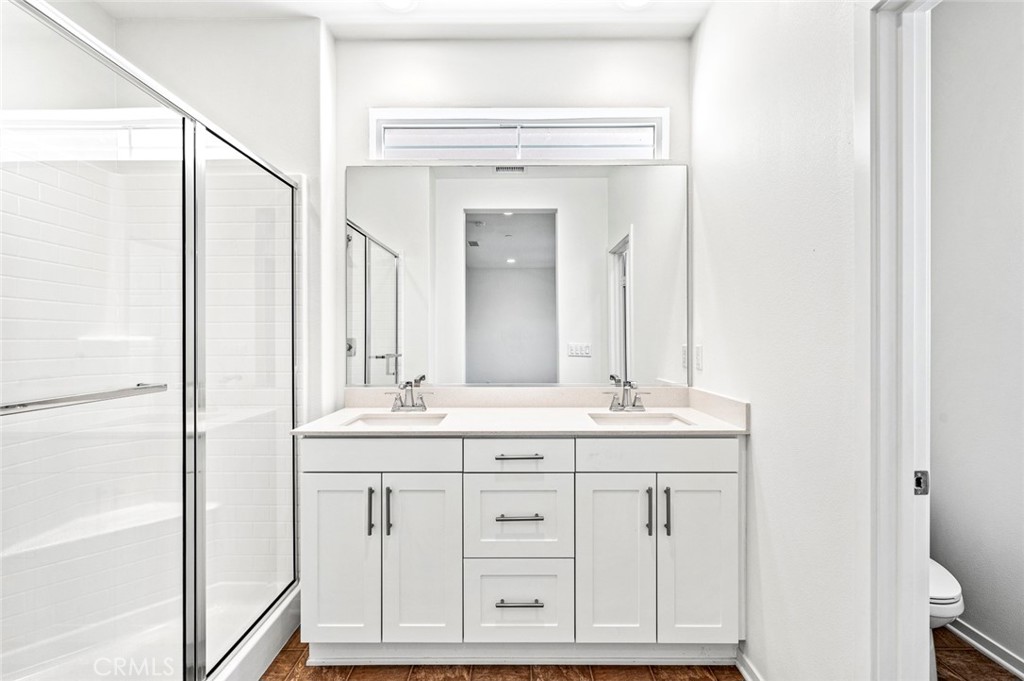 9560 Hammock Place Rancho Cucamonga, CA 91730 - Photo 28 of 48 a bathroom with a double vanity sink and mirror