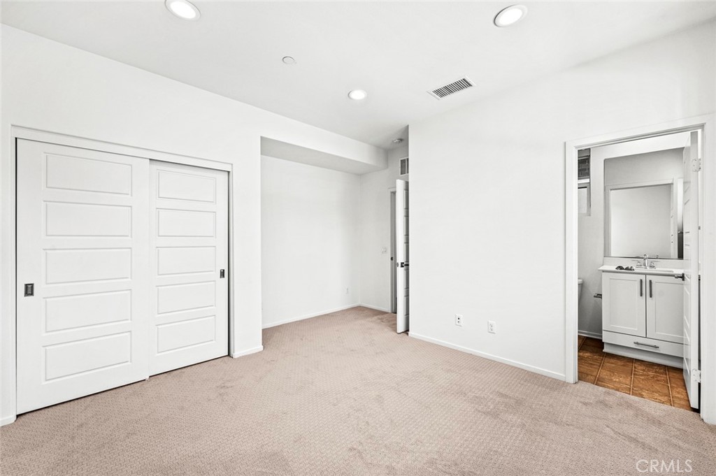 9560 Hammock Place Rancho Cucamonga, CA 91730 - Photo 6 of 48 an empty room with closet