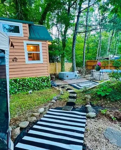 a view of entryway with wooden floor