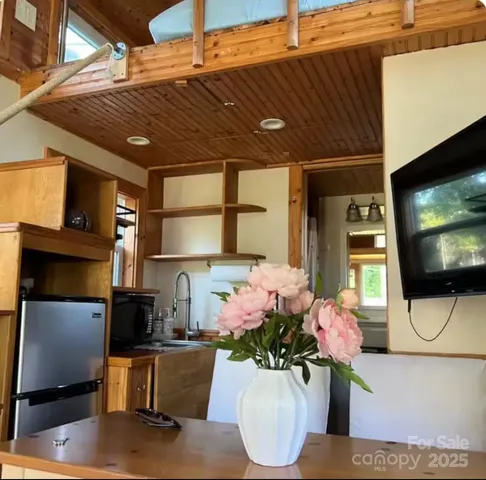 a close view of sink and tap