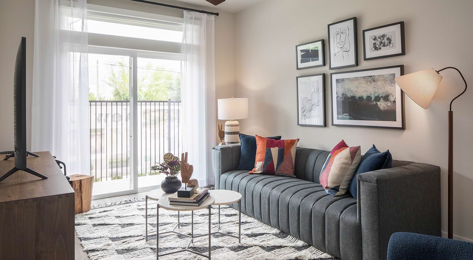 2425 Bell Street, Unit 2223 Houston, TX 77003 - Photo 2 of 30 a living room with furniture and a window