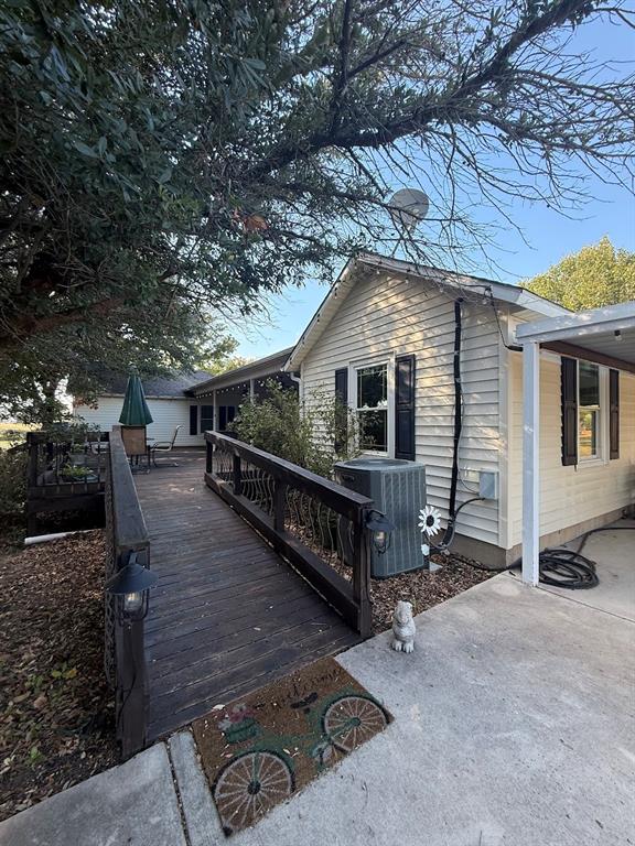 3420 Springfield Road Springtown, TX 76082 - Photo 11 of 39