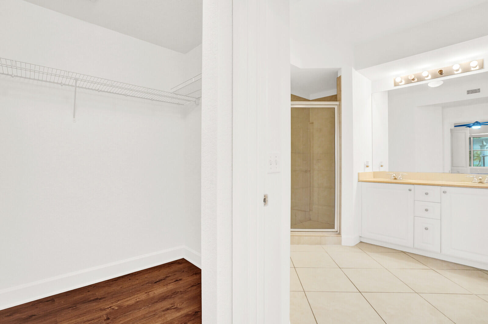 1690 Renaissance Commons Boulevard, Unit 1121 Boynton Beach, FL 33426 - Photo 20 of 35 a view of kitchen with white cabinets