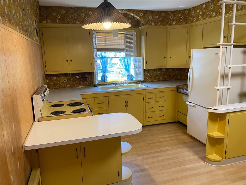 76 Rangeley Road Cranston, RI 02920 - Photo 15 of 49
