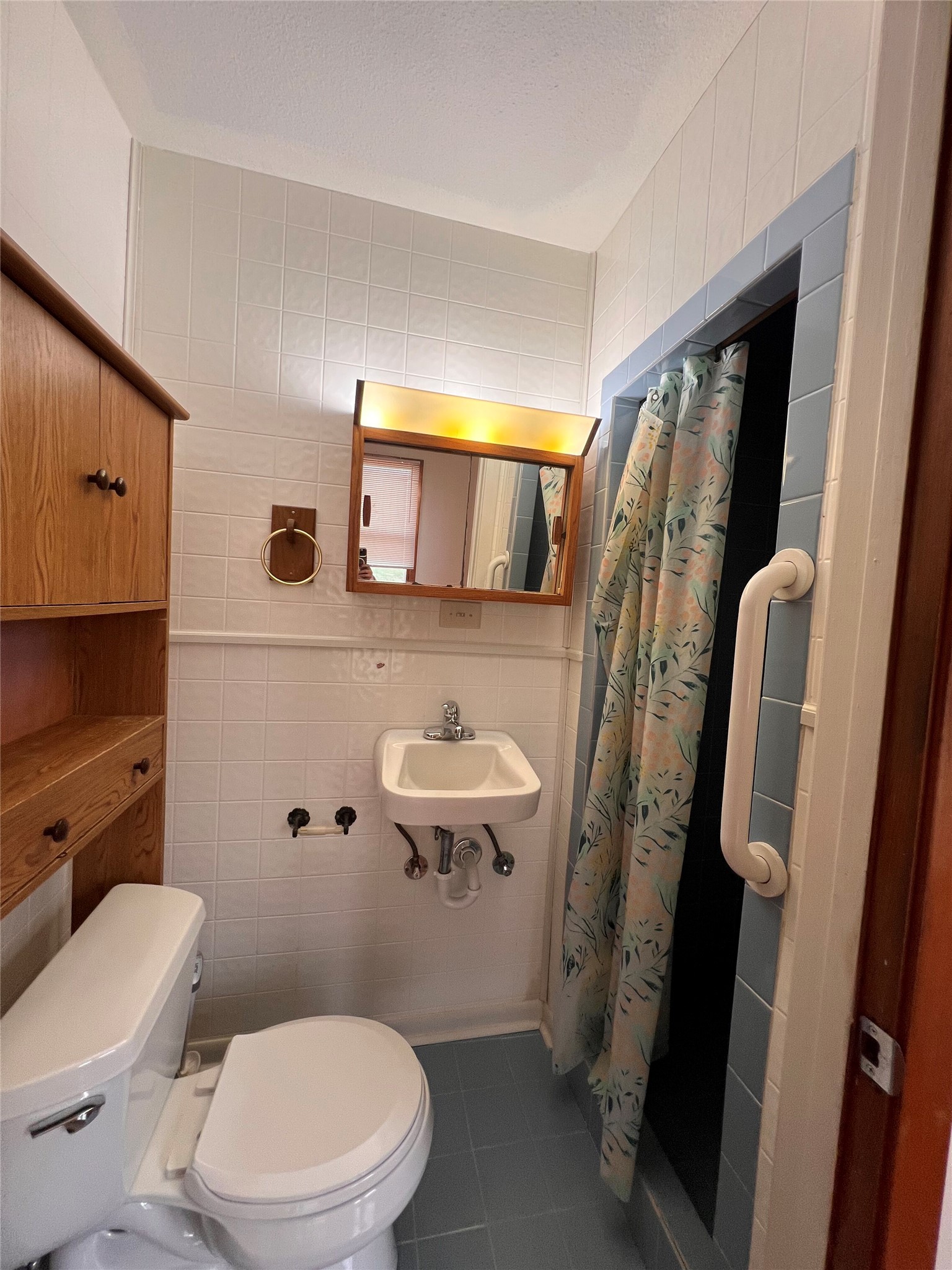 941 East 52nd Street Austin, TX 78751 - Photo 23 of 26 a bathroom with a sink and toilet