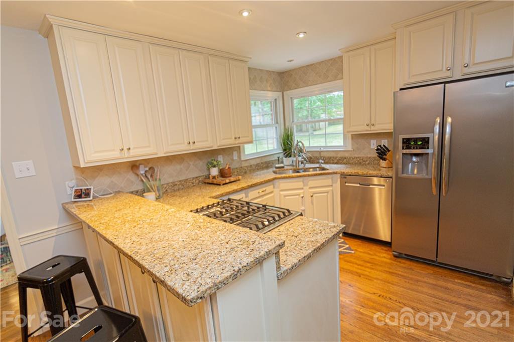 7712 Whistlestop Road Charlotte, NC 28210 - Photo 5 of 29 Gallery Image 5