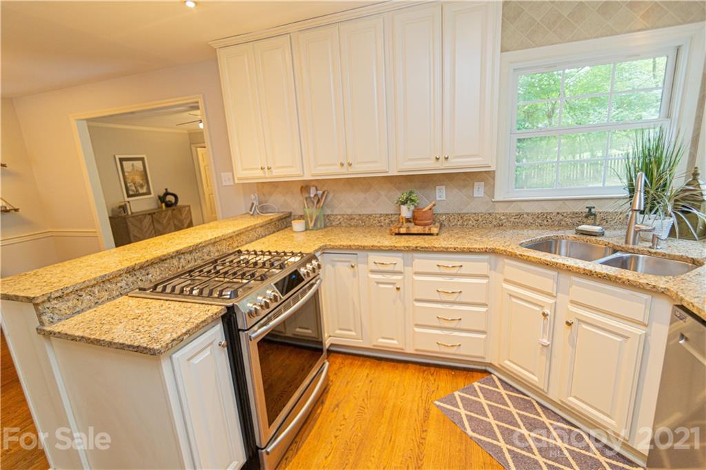 7712 Whistlestop Road Charlotte, NC 28210 - Photo 6 of 29 Gallery Image 6