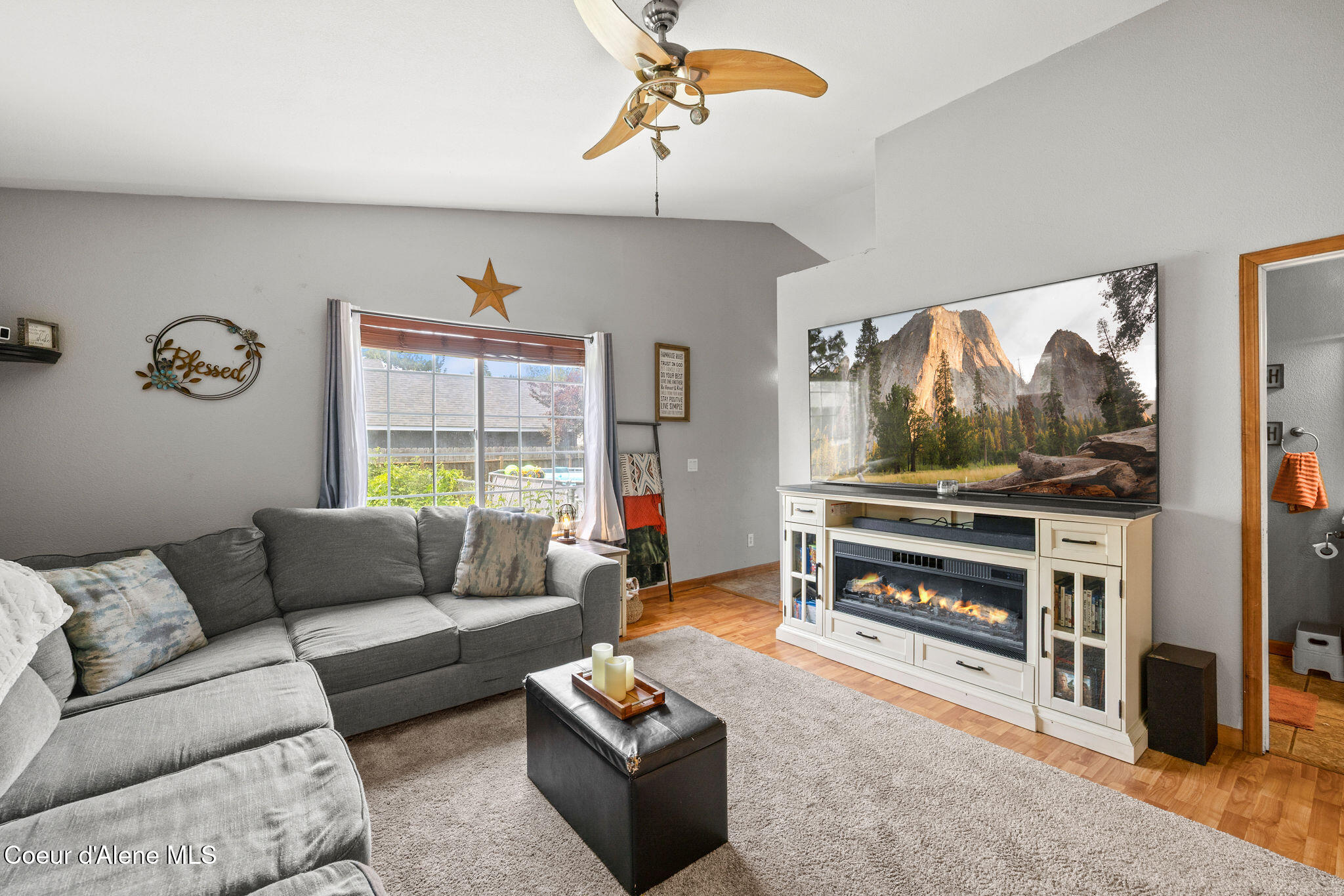 15383 Vernon Street Rathdrum, ID 83858 - Photo 16 of 40 Vaulted Ceilings