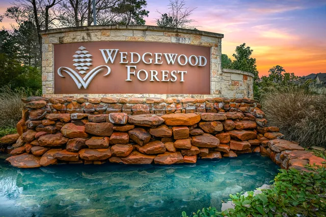 $378,900 | 6245 Wedgewood Hills Drive, Conroe, TX 77304