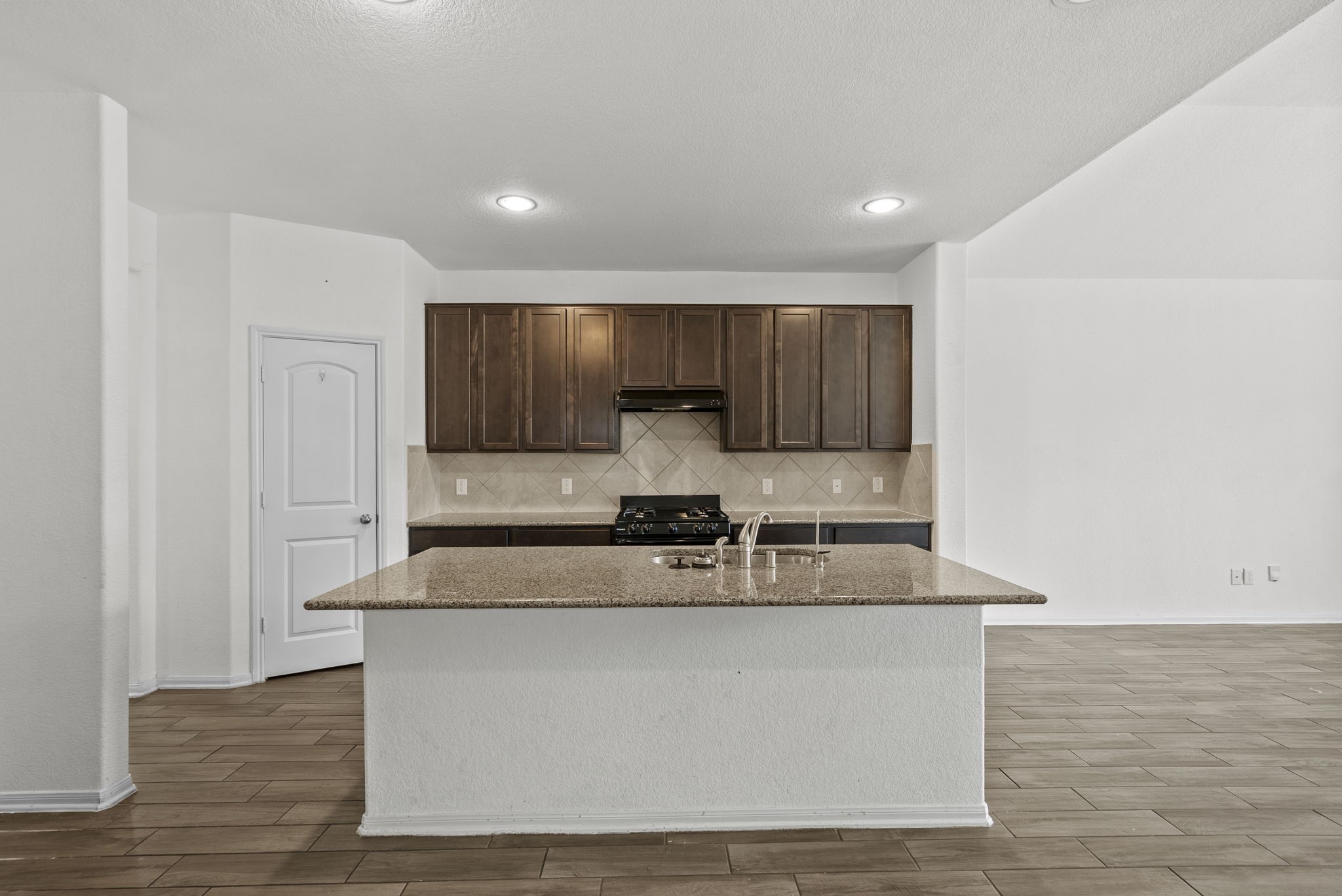 903 Willowick Road Houston, TX 77090 - Photo 15 of 47 Kitchen