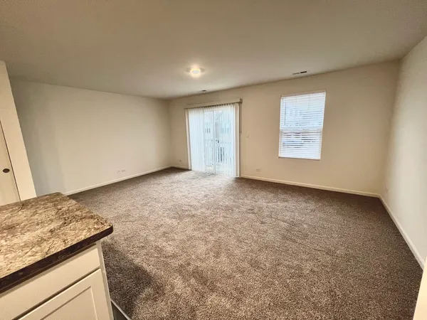 $2,950 | 217 Goldenrod Drive, Elgin, IL 60124