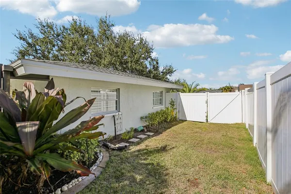 a view of a house with a backyard