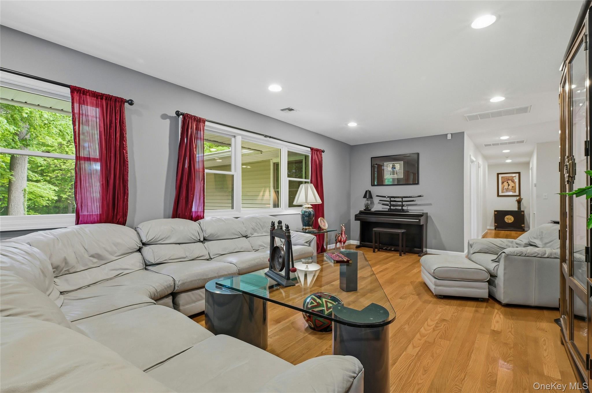 25 Edcris Lane Huntington, NY 11743 - Photo 23 of 40 Living Rm 4