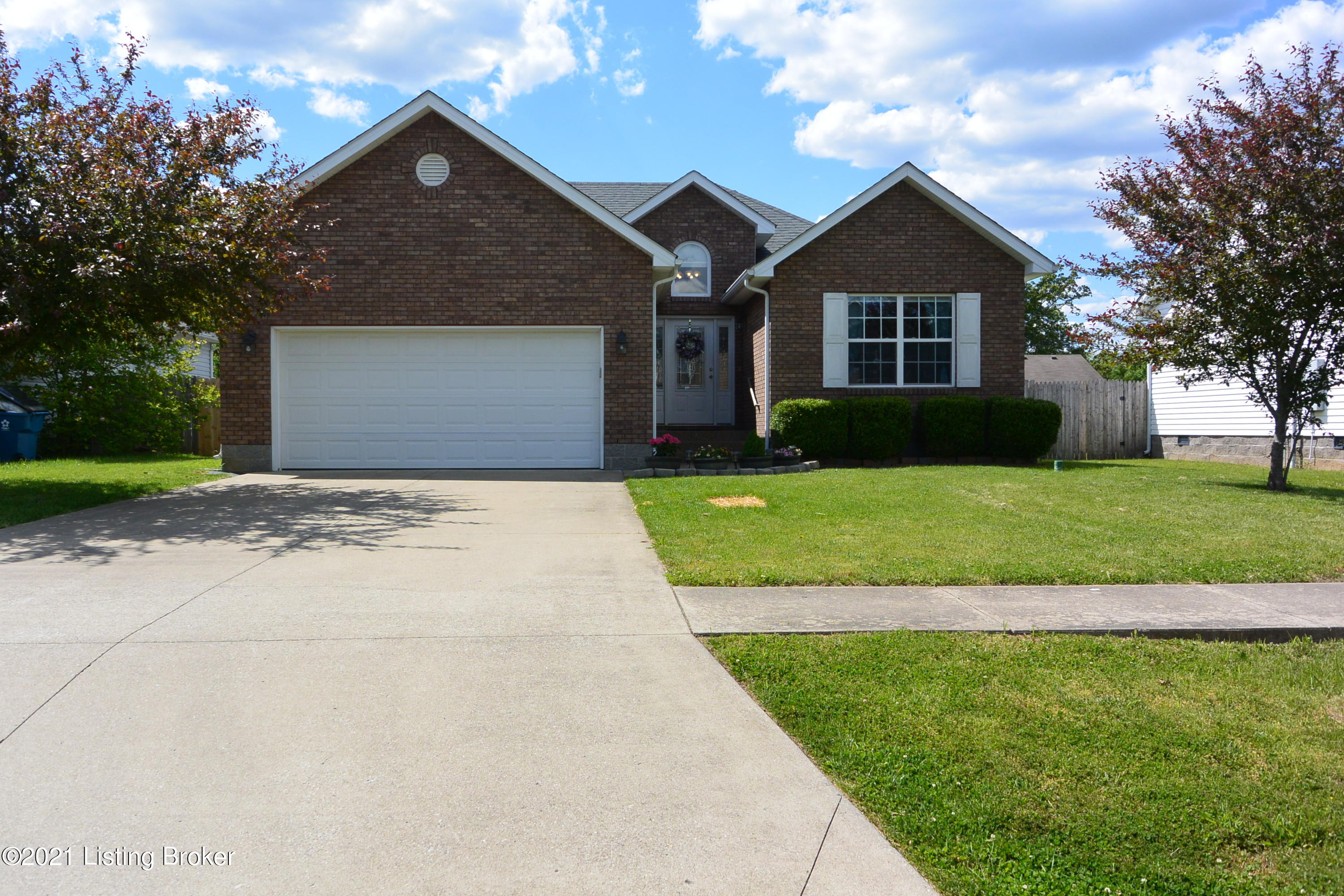 173 Madison Rae Boulevard Shepherdsville, KY 40165 - Photo 1 of 33 DSC_2923