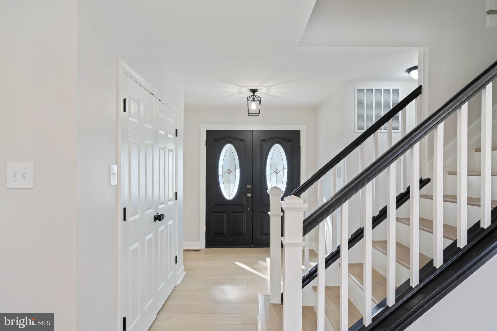 7041 Gatsby Road Manassas, VA 20112 - Photo 7 of 74 Beautiful finishes throughout