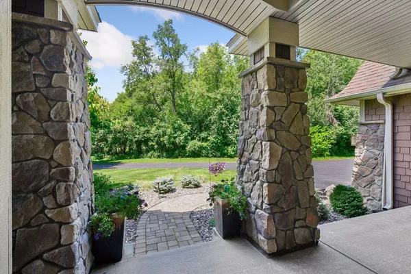 $1,100,000 | 6160 Ithaca Lane North, Minneapolis, MN 55446