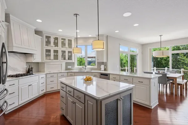 $1,100,000 | 6160 Ithaca Lane North, Minneapolis, MN 55446