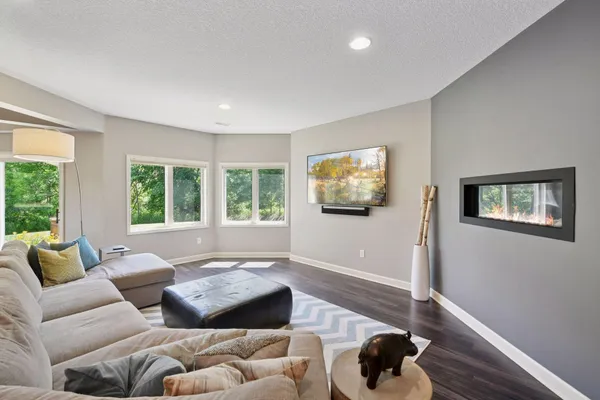 $1,100,000 | 6160 Ithaca Lane North, Minneapolis, MN 55446