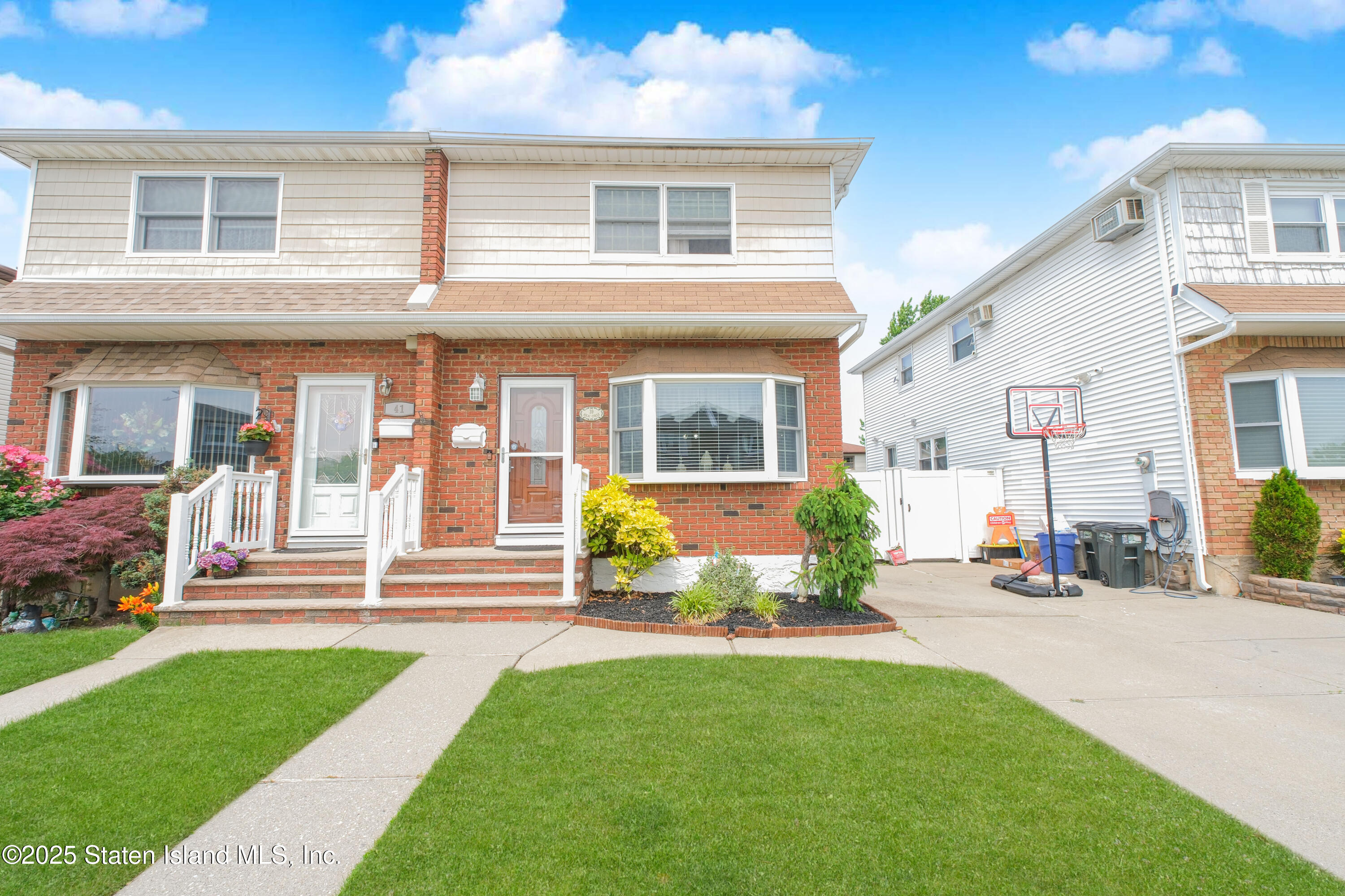 39 Adlai Circle Staten Island, NY 10312 - Photo 2 of 38 39 ADLAI