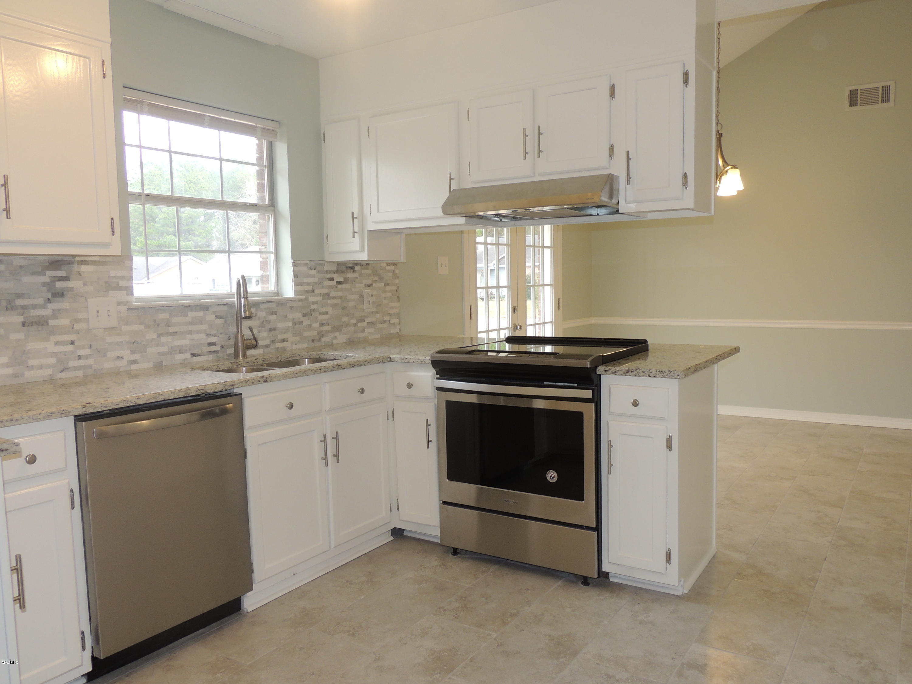7825 Ridgecrest Circle Biloxi, MS 39532 - Photo 3 of 57 2018-12-19 15.18.51