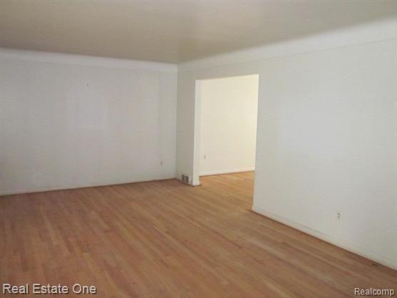 789 Canterbury Road Grosse Pointe, MI 48236 - Photo 3 of 18 Living Rm
