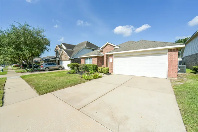 $1,800 | 3863 Silver Hawk Drive, Katy, TX 77449