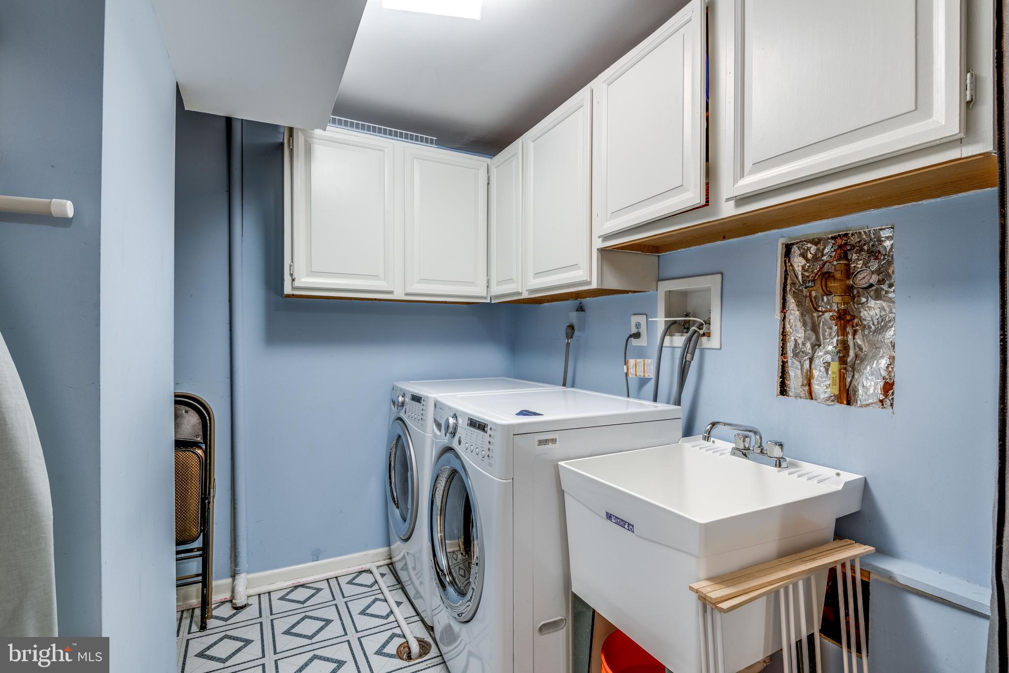 1600 Barnstead Drive Reston, VA 20194 - Photo 29 of 37 Clean and appealing laundry room