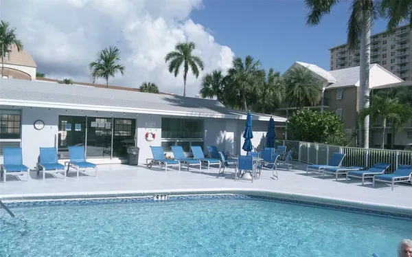 $3,500 | 460 Paradise Isle Boulevard, Unit 301, Hallandale Beach, FL 33009