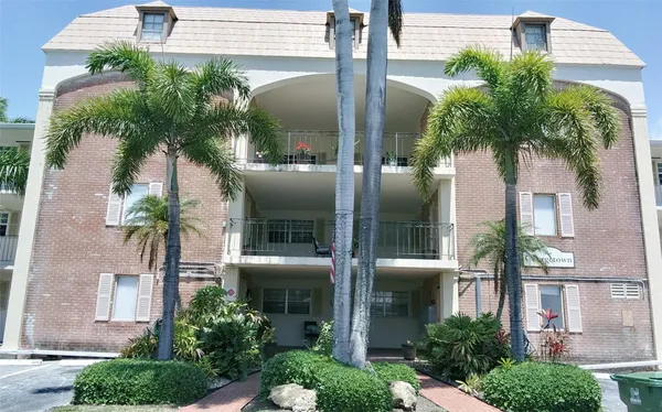 $3,500 | 460 Paradise Isle Boulevard, Unit 301, Hallandale Beach, FL 33009
