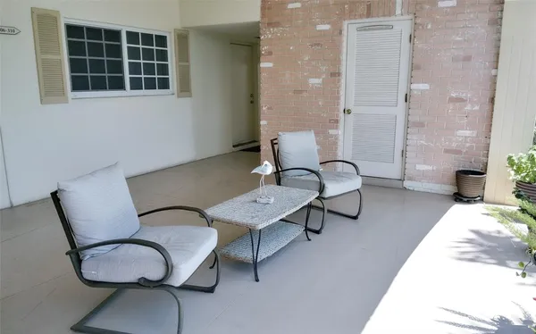 $3,500 | 460 Paradise Isle Boulevard, Unit 301, Hallandale Beach, FL 33009