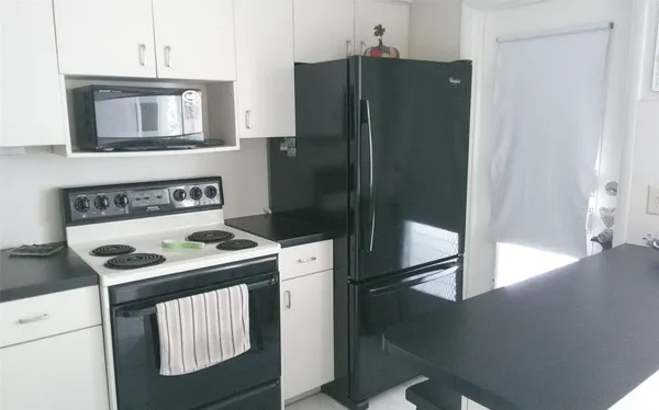 $3,500 | 460 Paradise Isle Boulevard, Unit 301, Hallandale Beach, FL 33009