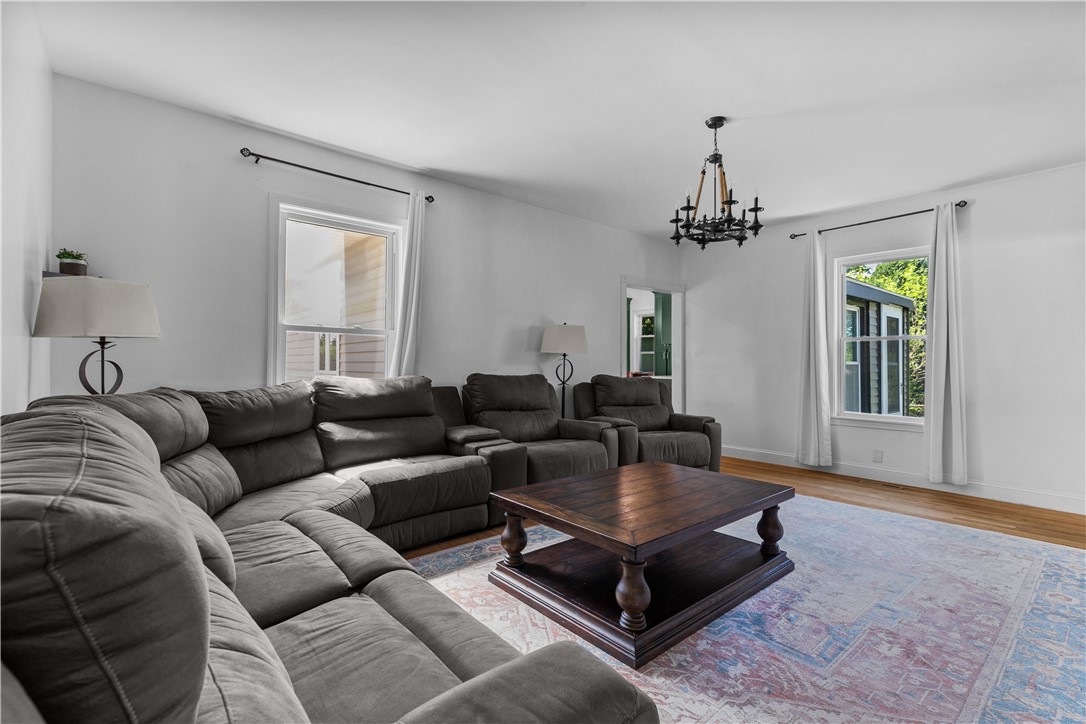 93 East Main Road Portsmouth, RI 02871 - Photo 13 of 50 Living Room