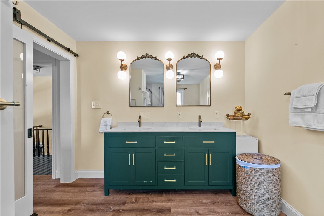 93 East Main Road Portsmouth, RI 02871 - Photo 32 of 50 Primary EnSuite Bath