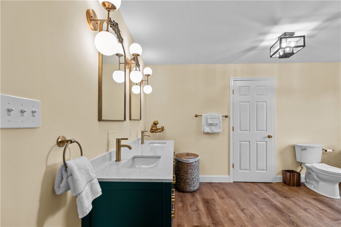 93 East Main Road Portsmouth, RI 02871 - Photo 33 of 50 Primary EnSuite Bath