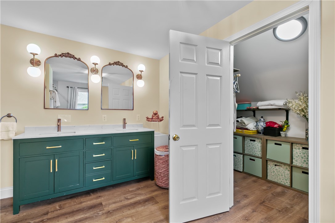 93 East Main Road Portsmouth, RI 02871 - Photo 35 of 50 Primary EnSuite Bath