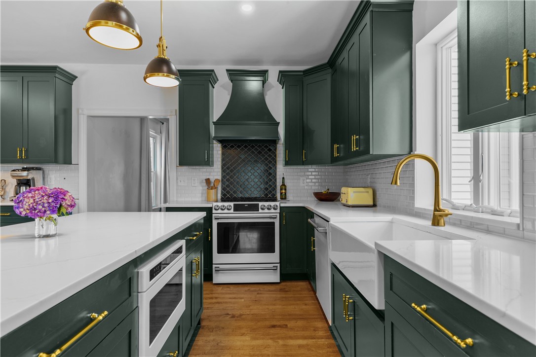 93 East Main Road Portsmouth, RI 02871 - Photo 4 of 50 Kitchen