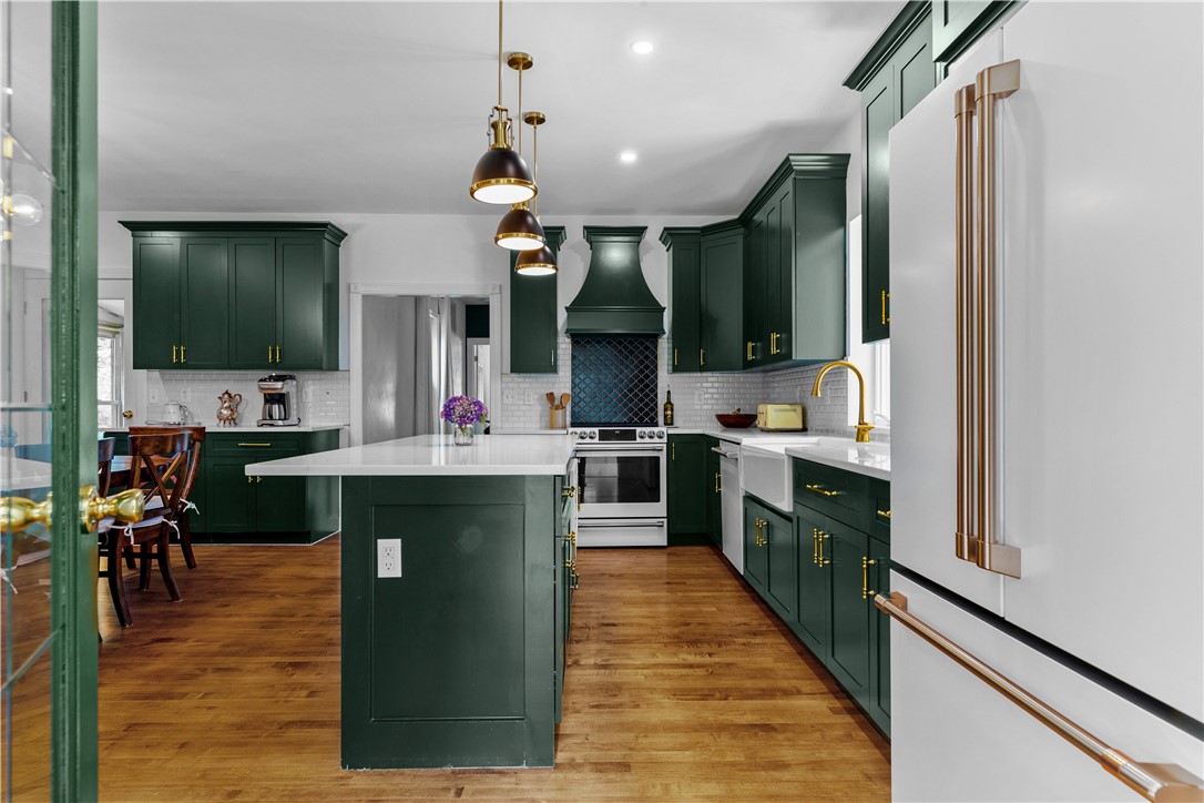 93 East Main Road Portsmouth, RI 02871 - Photo 5 of 50 Kitchen