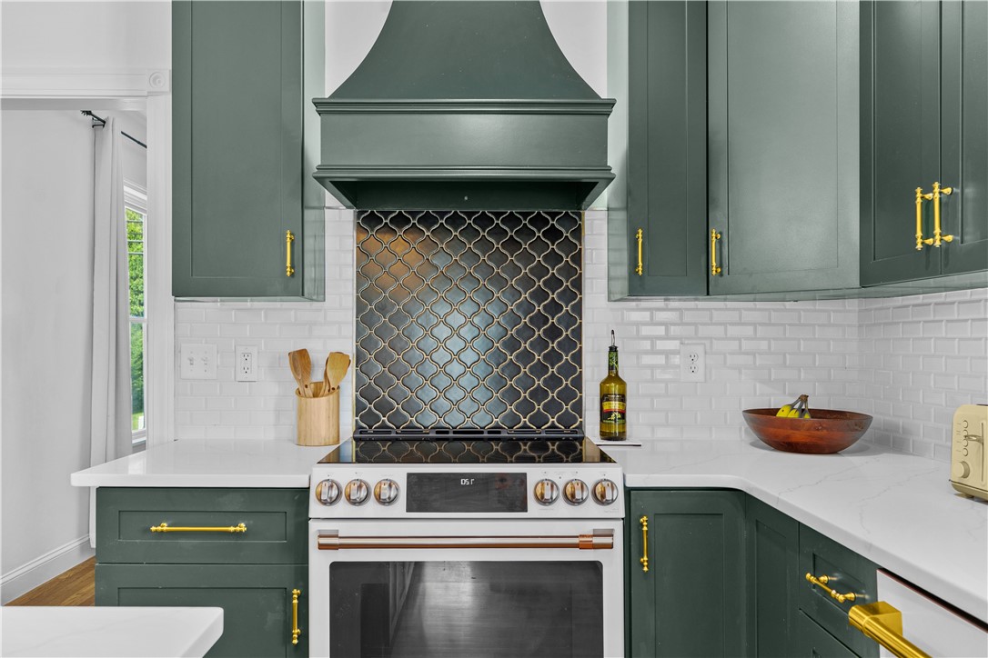 93 East Main Road Portsmouth, RI 02871 - Photo 6 of 50 Kitchen