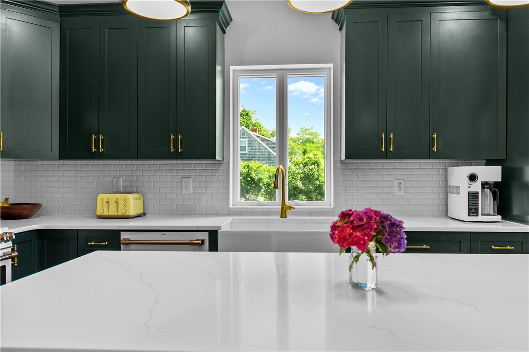 93 East Main Road Portsmouth, RI 02871 - Photo 7 of 50 Kitchen