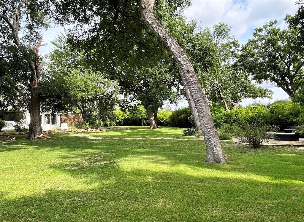6802 Bert Lane Dallas, TX 75240 - Photo 7 of 39
