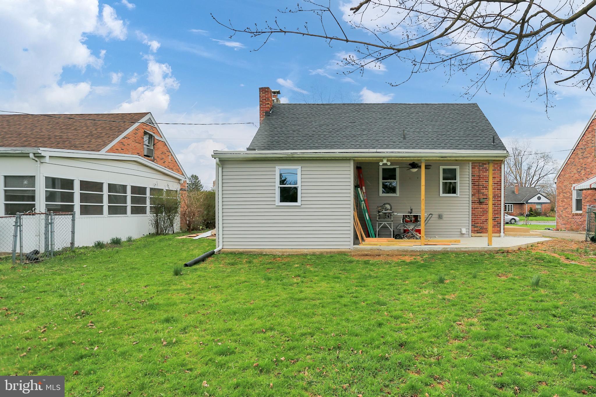 260 Edgewood Road York, PA 17402 - Photo 3 of 37 Gallery Image 3