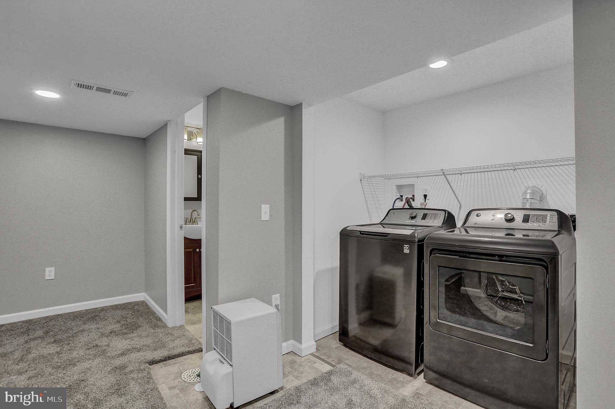 260 Edgewood Road York, PA 17402 - Photo 32 of 37 Gallery Image 32