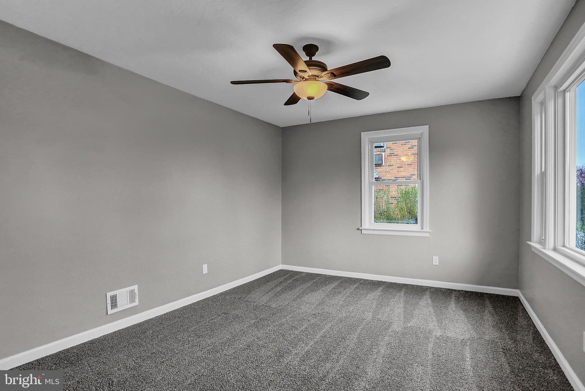 260 Edgewood Road York, PA 17402 - Photo 7 of 37 Gallery Image 7