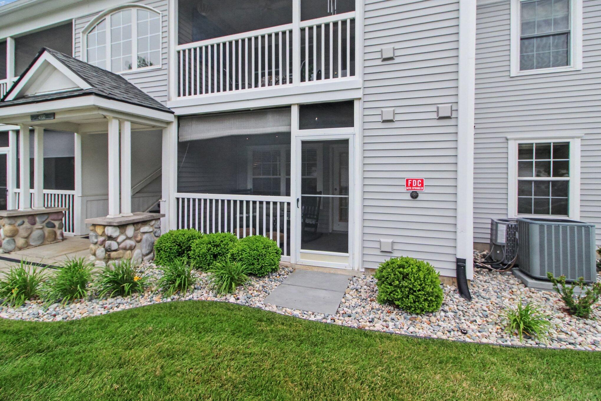 4703 Inverness Street Dexter, MI 48130 - Photo 3 of 27 004_file_6623